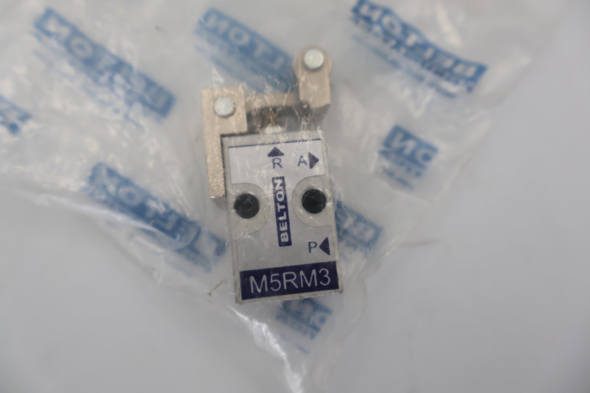 Interruptor Pneumático 1/8" 2/2 Vias com Acionamento por Rolete - Mesa de Passar