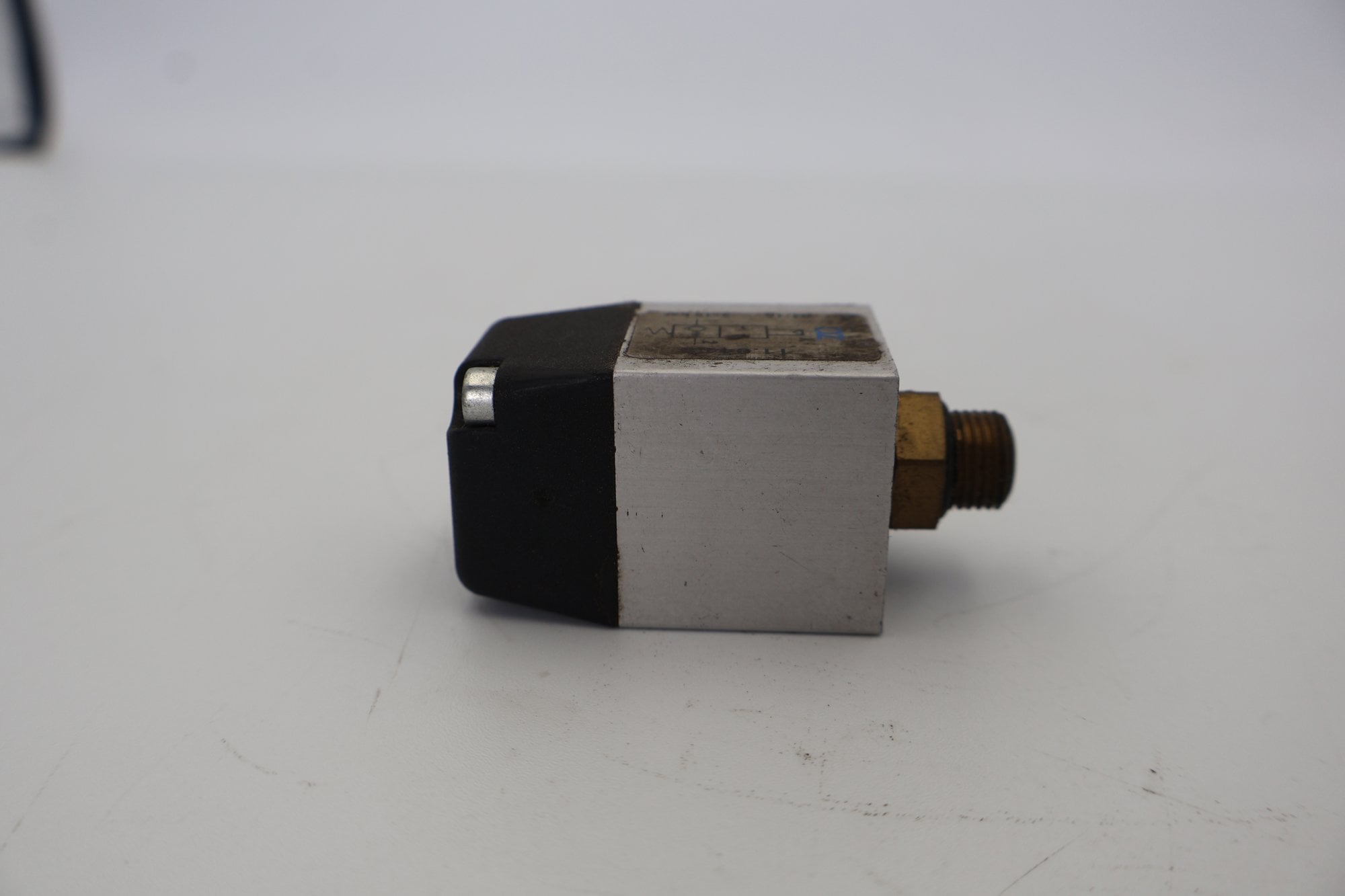 Válvula Pneumática de Bloqueio 1/8" - Mesa de Passar